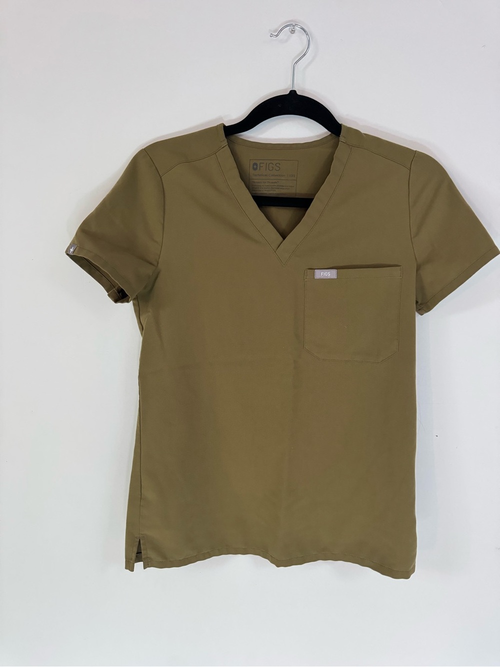 FIGS Women’s Martini Olive Scrub Set.